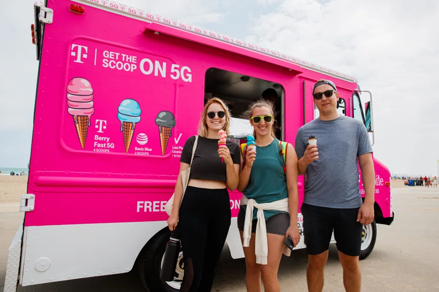 Chicago’s lakefront, with a scoop of 5G · Christian J. Surtz / SurtzMedia for T-Mobile