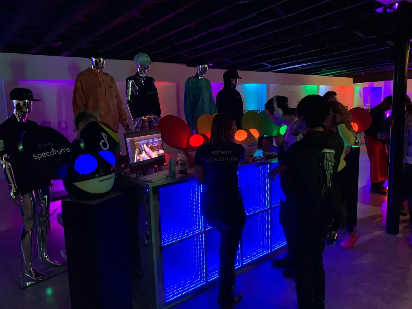 A Sunset Strip fan clubhouse turned the Cube V3 tour into a daytime destination.
